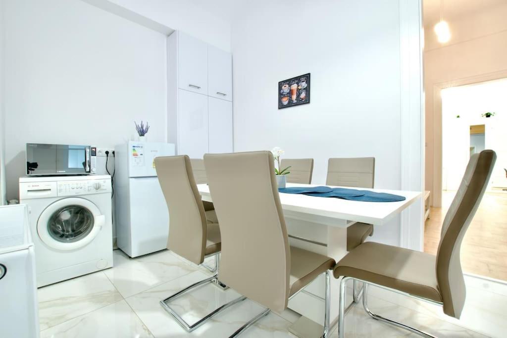 Standard By Hi5 - Muzeum 5 Appartamento Budapest