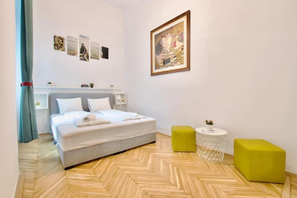 Standard By Hi5 - Muzeum 5 Appartamento Budapest